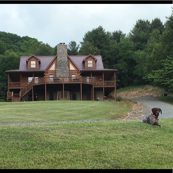 Welcome to my closet!!! - Picture 4 of 8